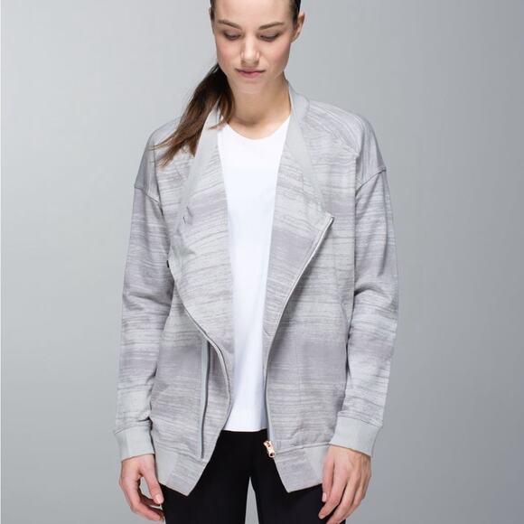 Gently used Lululemon Mula Bundle Wrap Righteous Stripe Silver Spoon sz 6 - Picture 2 of 9